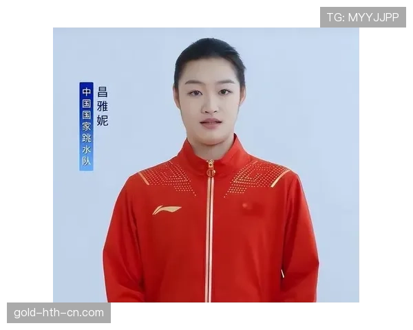 昌雅妮出门一背包像去首映，买个路边甜筒都带着光环